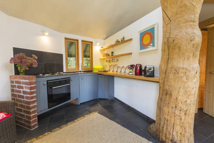 The Roundhouse_Bodrifty Farm_ Cornwall_treehouse kitchen