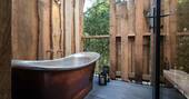 Outdoor bath tub