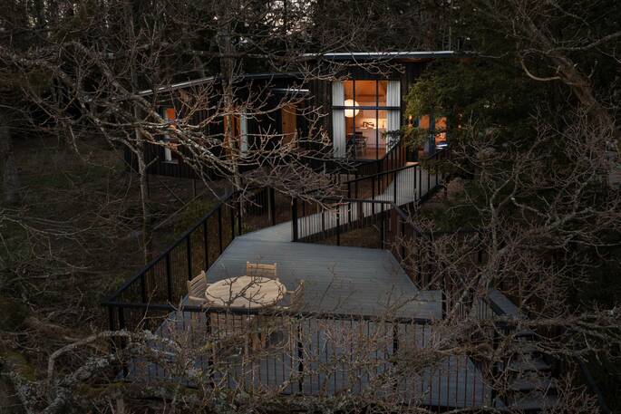 Evening view of the treehouse