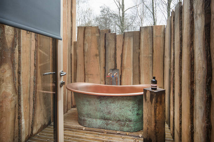 Flycatcher Treehouse outdoor bath tub at Doune, Stirling, Scotland