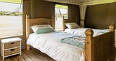 The twin bedroom at Onnen Lodge in Anglesey, Wales