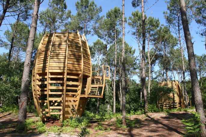 Exterior view of cabins at Oak Treehouse, Gironde