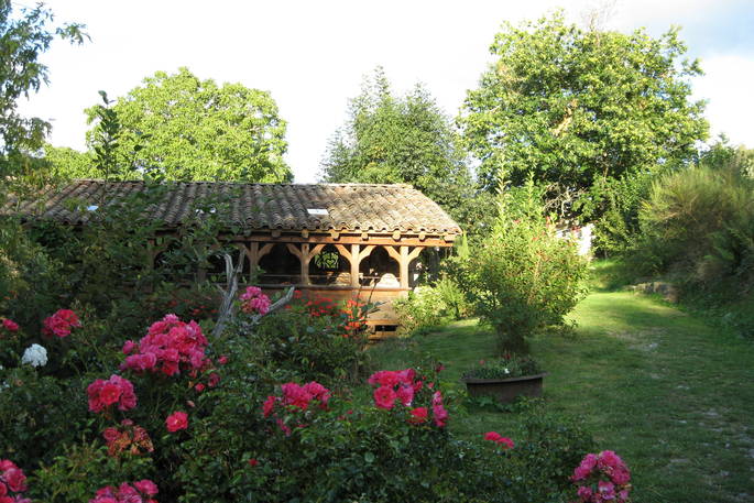 Garden at The Seven Seasons, Tower in Rhône