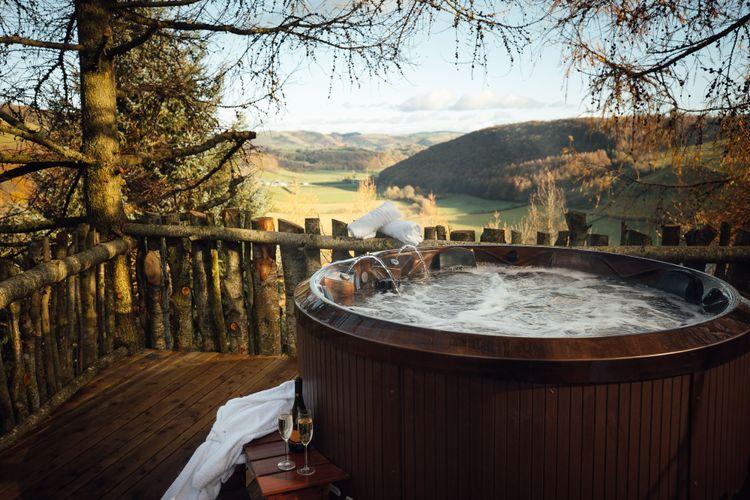 Cabins with hot tubs in Wales Canopy & Stars