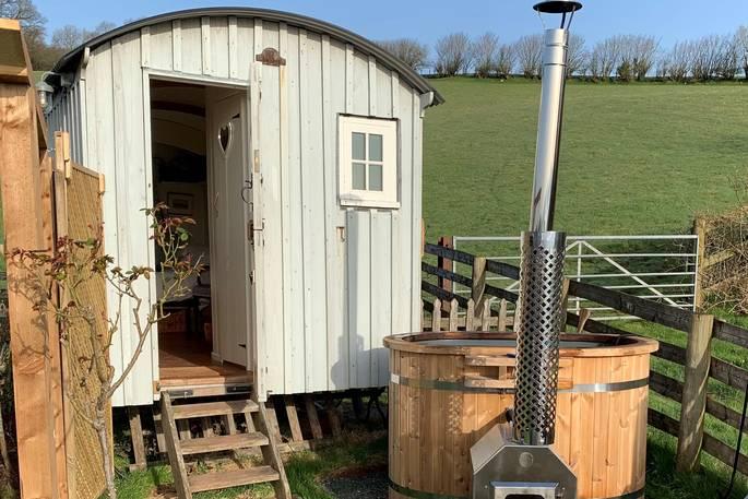 Shepherd's Hut at Argoed with woodfired hot tub 