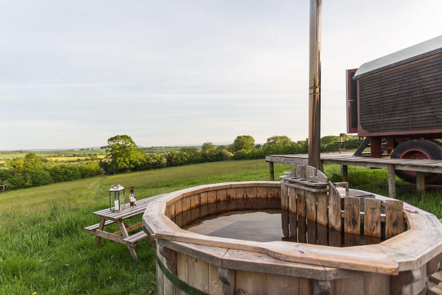 Can hot tubs be sustainable? Canopy & Stars