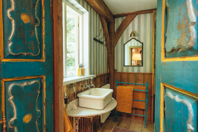 11 - bathroom 