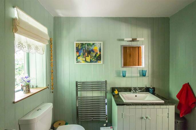 The Workshop cabin - bathroom, Beechwood Cottages, Bath & N.E. Somerset