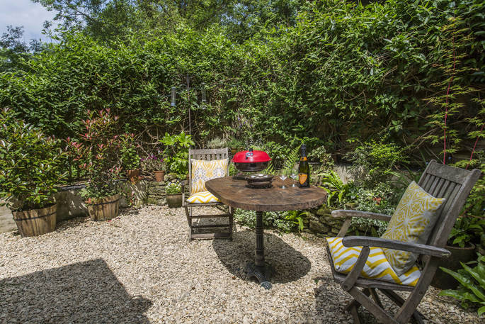 The Workshop cabin garden with BBQ, Beechwood Cottages, Bath & N.E. Somerset