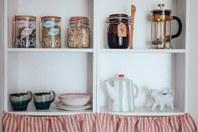 Cooking utensils, crockery and glasses provided