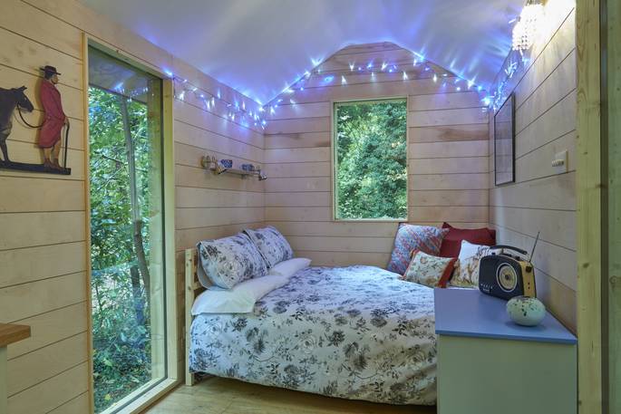 cosy cabin hot tub buckinghamshire england uk glamping bedroom king size bed 