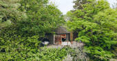 Happen Oak exterior