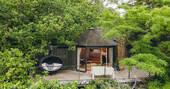 Happenoak front exterior