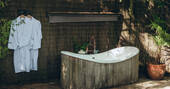 outdoor bath tub