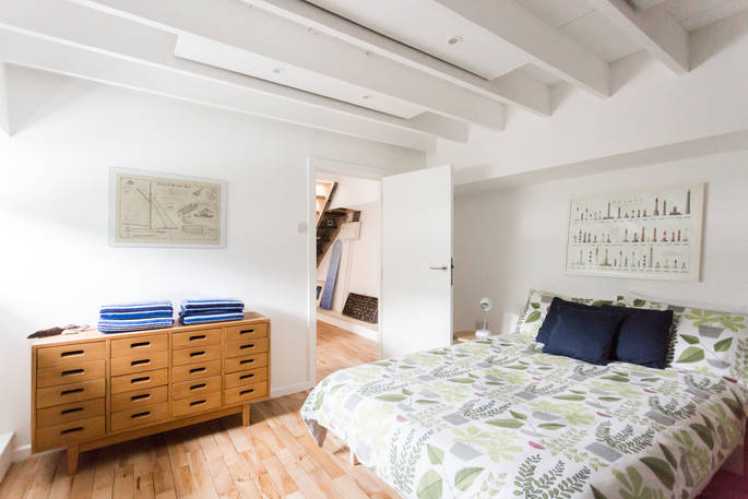 The master cabin below deck with king-size bed at Amelie in Cormwall 