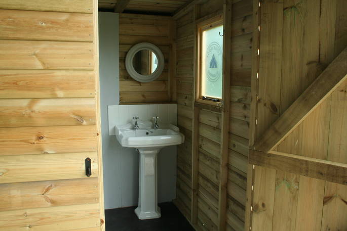 Bathroom area in a hut behind Mobbs at Little Nook Glamping, Cornwall