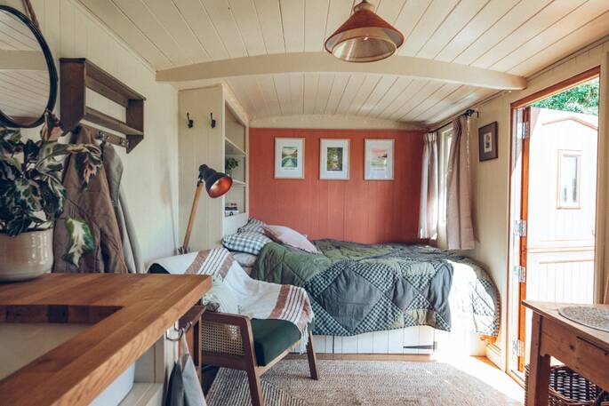 14 - interior showing the king size bed