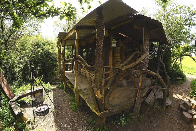 Exterior of Stumpy Hobbit at Mill Valley, Cornwall