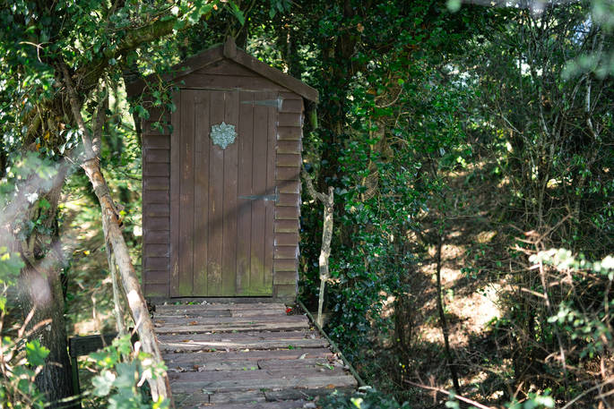 The wood bathroom hut at Mill Valley Farm in Cornwall