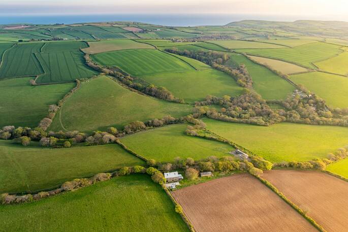 drone of proximity to the sea
