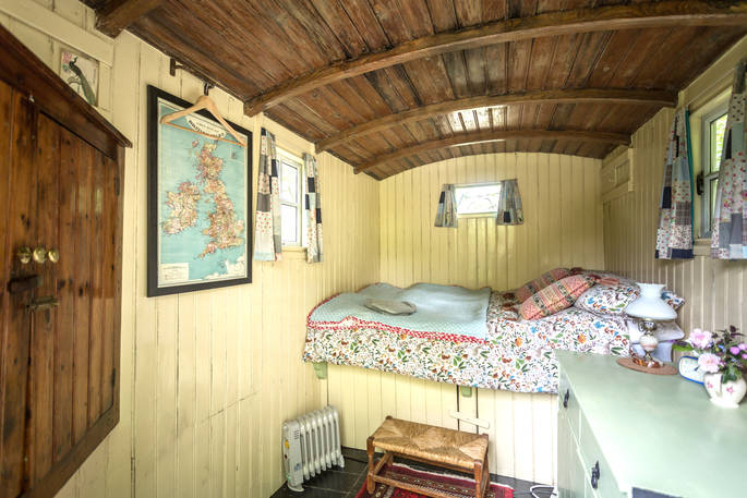 wagon, bedroom