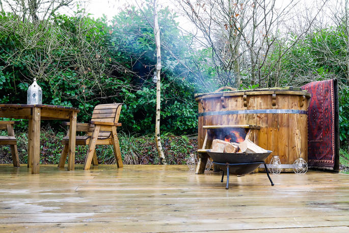 Soak in the outdoor wood-fired hot tub at Ragnarr in Cornwall