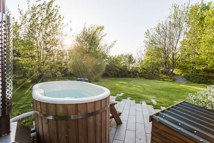 hot tub, garden, sunshine, cornwall