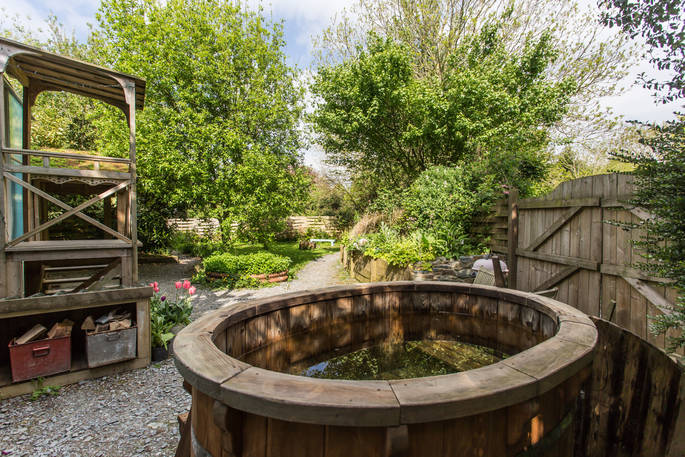hot tub, garden, romantic