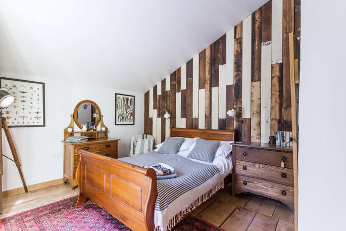 the old potting shed, bedroom, double
