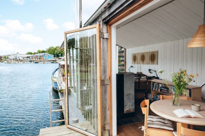 Front deck