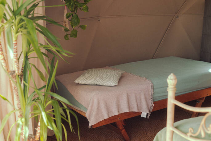 Single bed 