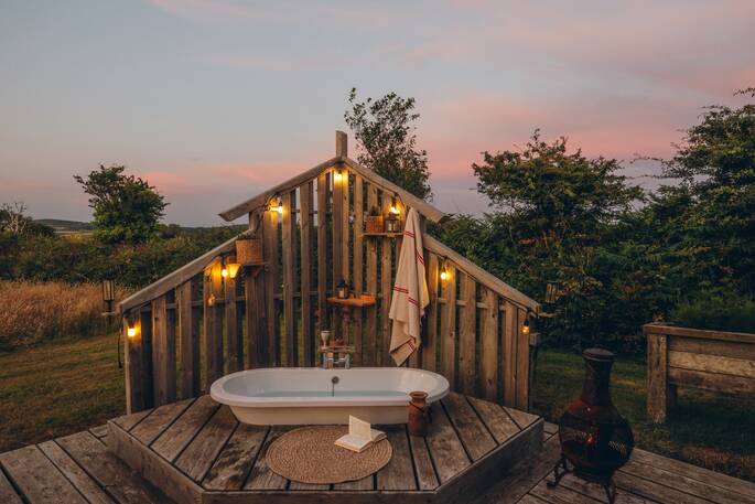 15 - outdoor bath tub