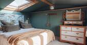 5 - king size bedroom