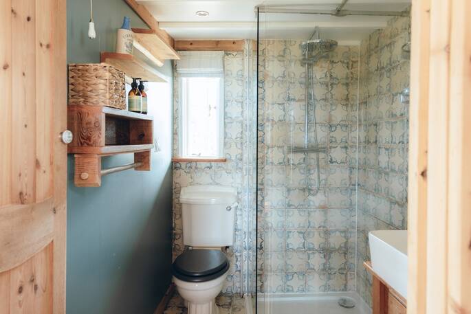6 - bathroom with a hot shower, sink and flushing toilet