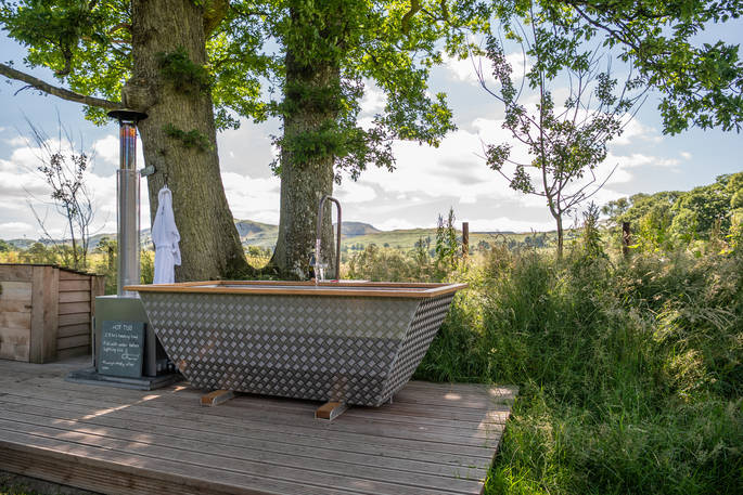 Wood-fired bath tub