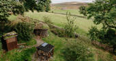 Bowber Head Roundhouse cabin drone view, Kirkby Stephen, Cumbira