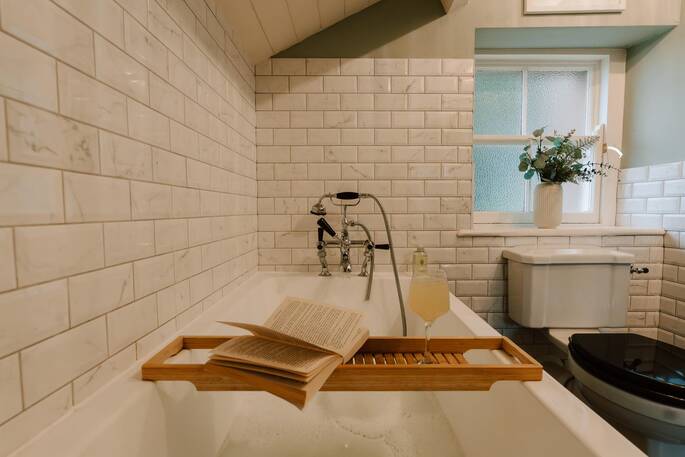 Bath tub