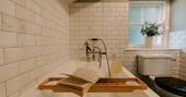 Bath tub
