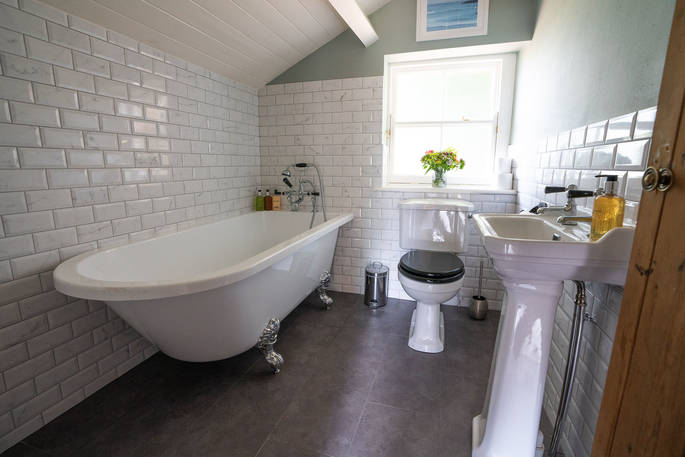 Cuckoo Cottage bathroom with bathtub, Edenhall Estate, Penrith, Cumbria