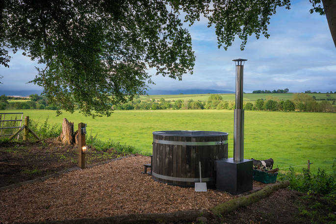 Cuckoo Cottage hot tub with the view, Edenhall Estate, Penrith, Cumbria