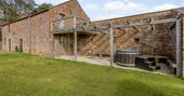 High Barn - hot tub, Edenhall Estate, Penrith, Cumbria