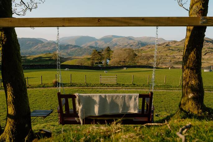 Swing bench