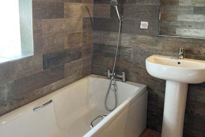 The Ryedale safari tent bath tub, The Gathering, Hope Valley, Derbyshire