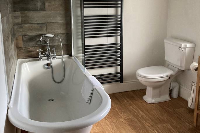 The Swaledale safari tent bath tub, The Gathering, Hope Valley, Derbyshire