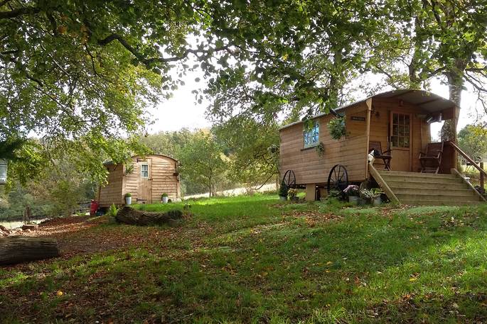 The charming and rustic Fairfield shepherd's hut at Acorn Farm in the beautiful Devon countryside