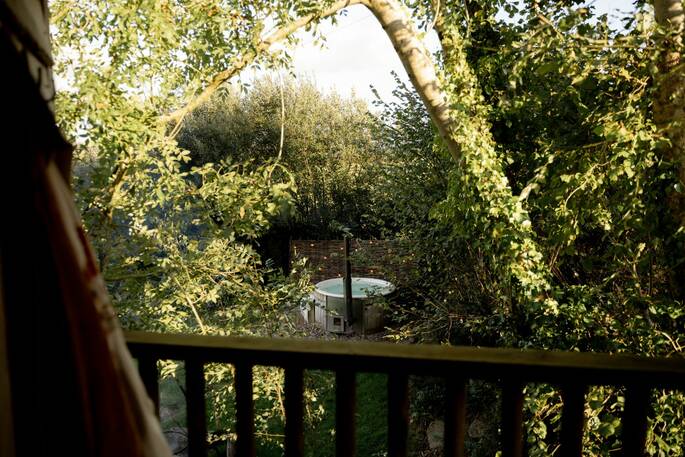 Hot tub in the trees