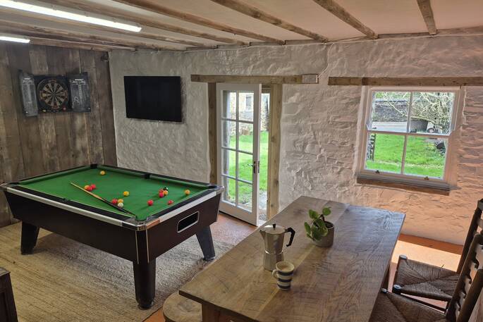 Vintage Vardos pool table