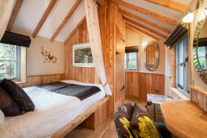 treetops treehouse bedroom