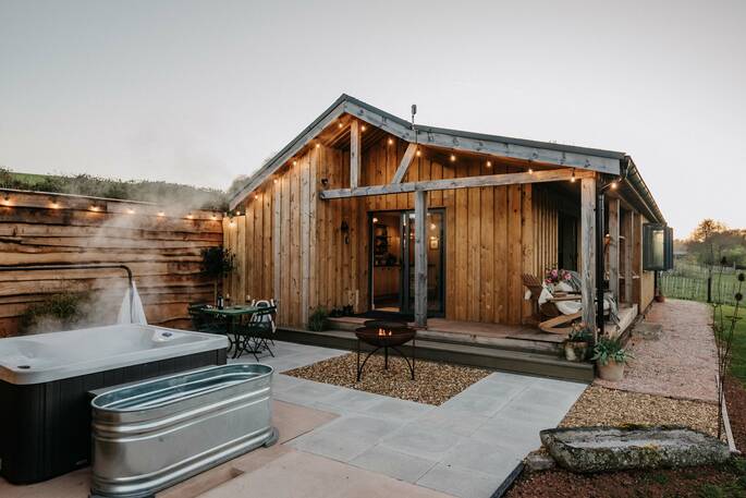 Outdoor hot tub and plunge pool
