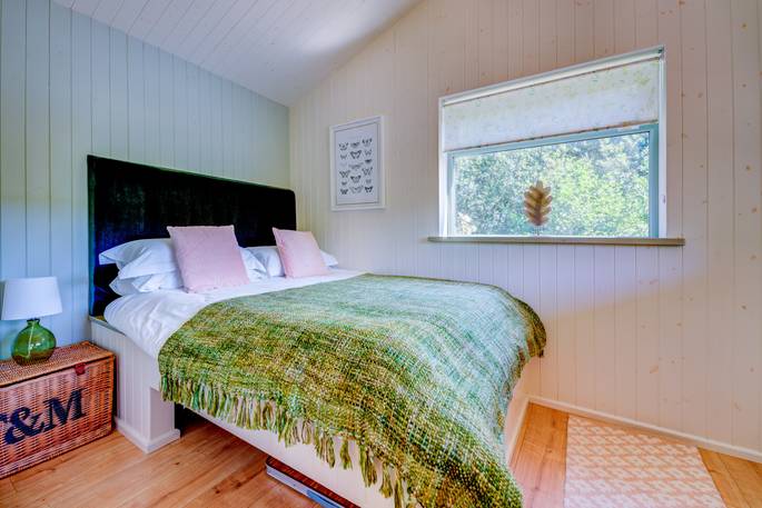 Gosling Lodge cabin bed in Devon